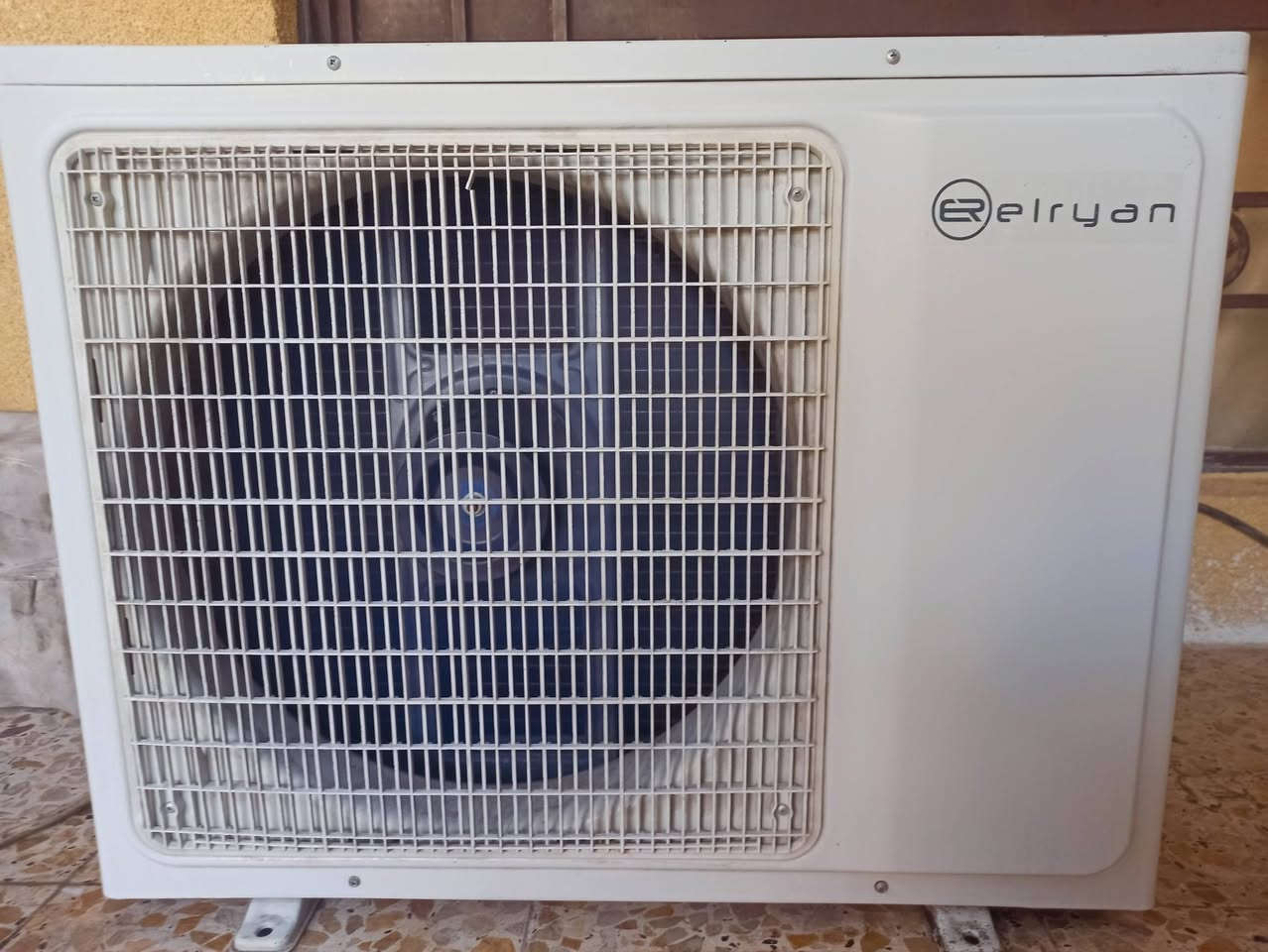 سبلت الريان طنين ونص عادي مو انفيرتر جهاز تدفئة وتبريد ثلج ضاغط T3 بلادي حاليا منصوب وشغال سعره 550 مكاني بغداد بالعبيدي ***********
