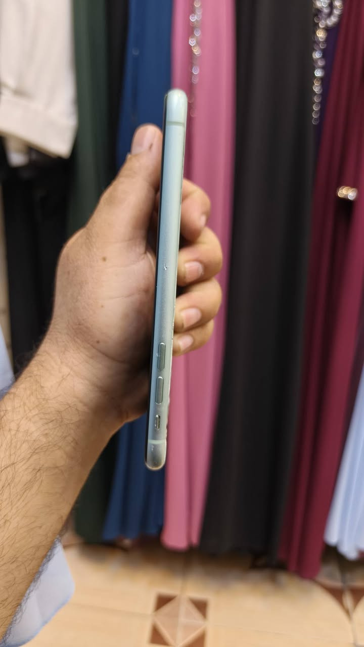 السلام عليكم إيفون 11ذاكره 64بس فيس أيدي واكف بي السعر ١٥٠المكان المشتل***********
