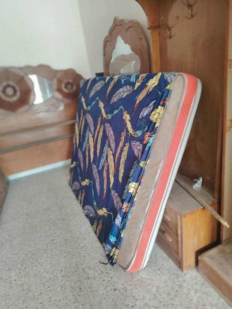 دواشك عدد 2 ام النفرين 
عنوان بابل قضاء القاسم

 ***********  هاتف
