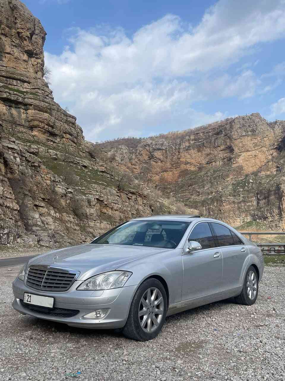 السلام عليكم
مارسيدس s500 موديل 2005 باب قصير للبيع
وراد يابان لون سلفر رقم سليمانية بأسمي هزه و سنويه جديده 
سياره على وضع الشركه بدون اي تحديث او تبديل
بدون حادث بيهه صبغ فقط قطعتين
فول مواصفات 
- سلايد روف
- كشنات جلد كهرباء بحالة ممتازه 
- لايتات زنون عالي و ناصي
- شاشه كبيرة دواره مع كامره خلفية
- كيجات ديجيتال
- فول ايرباك
- ويل كب بلادي
- تبريد بلادي ثلج
- كراسي تدفئة
- جكات كهرباء جميعها شغالة
- جنطه شفط
- برده خلفية كهرباء
- ستيرن صاج
- زراكات لايت
- حساسات امامية و خلفية
- مكينة حجم 5000 V8 جديدة
- تخم تاير جديد اصلي
- شاشة اعطال صفر مسج

السياره على وضع الشركة بدون اي نقص يعني شغل و اطلع

السعر : 17,000 دولار
 (170 ورقة)

المكان : بغداد السيدية

***********
