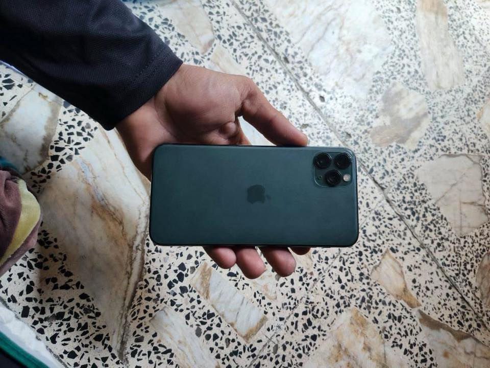 آيفون 11 برو ماكس ذاكره 256 بطاريه 100 
سعره 225
مبدل شاشه وبطاريه
مكان بغداد
***********
