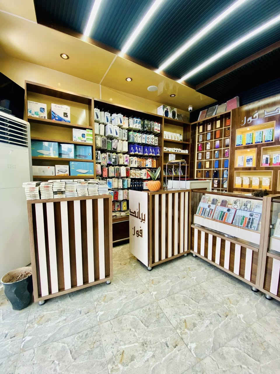 السلام عليكم
للبيع محل موبايلات كامل متكامل من الاكسسوارات والموبايلات وسستم كامرات وبلازمة كامرات وسبلت محل جاهز ومتكامل من كل النواحي.

موقع المحل :مدخل 7نيسان الجديد مجاور معهد كوية في بناية المتسوق ماركت. 

سبب البيع لعدم التفرغ 

للاستفسار اكثر اتصل على الرقم:***********
