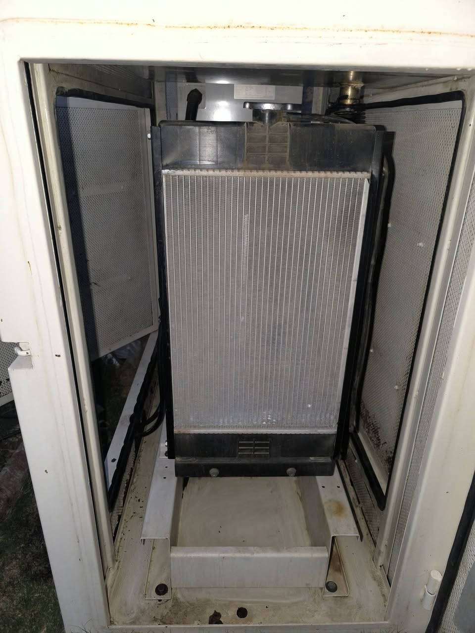 للبيع مولدة نوع بيركنز كاتم انكليزي قدرتها 20kva يعني خروج 50 امبير صافي نوع الملف لوري سمر الفرنسي الحديث المرغوب والمعتمد عالميا بالاسواق. ونوع الكاتم جبيلي اخوان غني عن التعريف.حجم المحرك 4سليندر انكليزي.تحتوي على شاشه معلومات ديجيتال رقميه.نظام تشغيل واطفاء ذاتي.
نظافه المولده 90% مكاني الحله/ للاستفسار اكثر التواصل عبر الواتساب ***********

للبيع مولدة نوع بيركنز كاتم انكليزي قدرتها 20kva يعني خروج 50 امبير صافي نوع الملف لوري سمر الفرنسي الحديث المرغوب والمعتمد عالميا بالاسواق. ونوع الكاتم جبيلي اخوان غني عن التعريف.حجم المحرك 4سليندر انكليزي.تحتوي على شاشه معلومات ديجيتال رقميه.نظام تشغيل واطفاء ذاتي.
