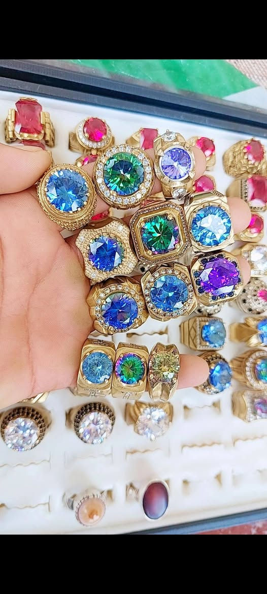 (للبيع قطعتين ب 30 مع التوصيل) خواتم مجوهرات رجالية صياغة القالب نحاس ابيض ونحاس اصفر احجار موزنايت زارگون ياقوت احمر حجر اصلي ويدگ بالجهاز فول الي على باب الله ويريد جملة يراسلني خاص ويتدلل.


**إذا كنت صاحب هذا الإعلان وتريد حذفه لأي سبب، رجاءا أرسل رسالة إلى الدعم الفني**