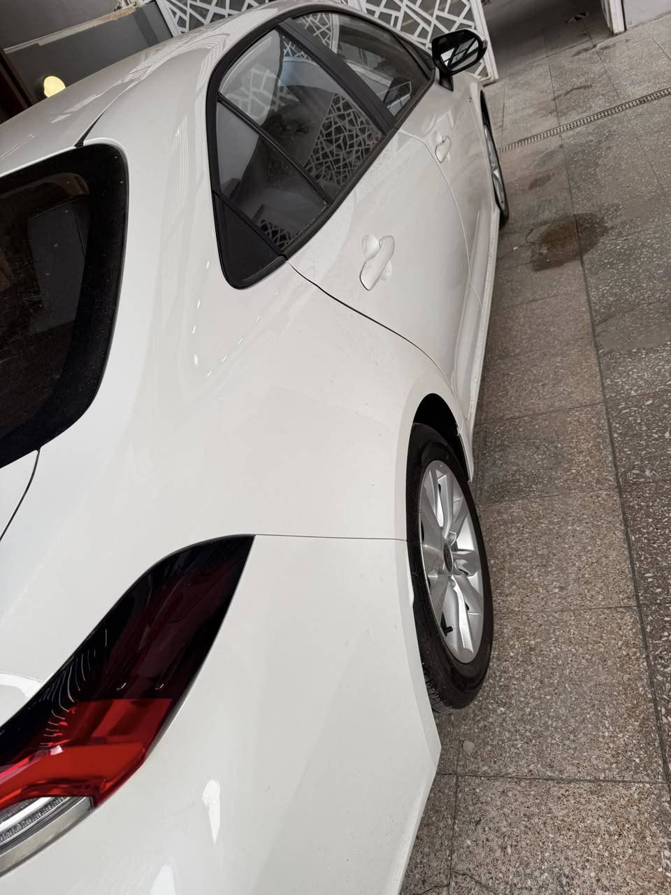 سلام عليكم بيع سياره كورلا هايبرد زيرو مديل 2025 سياره بسمي مرقم بغداد مكان بغداد زيونه رقم الهاتف ***********
