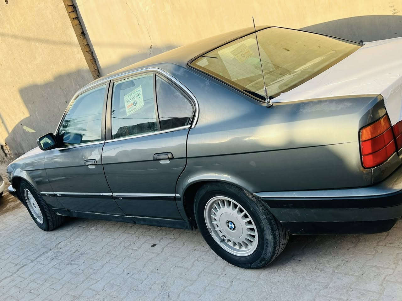 سلام عليكم سياره بيئم مديل 90 كير و محرك شرط مفتوح تبريد ثلج ❄️ حداديه جديده وره و كدام رقم هز جديد دولي تخم تاير داخل جلد اسود لايت زنون عالي ناصي مداور ثاني يوم كهربائيات كله شغاله  حلوه سياره مكاني سماوه قضاء الخضر السعر 42 و بيه مجال ‭0788 252 6192‬
