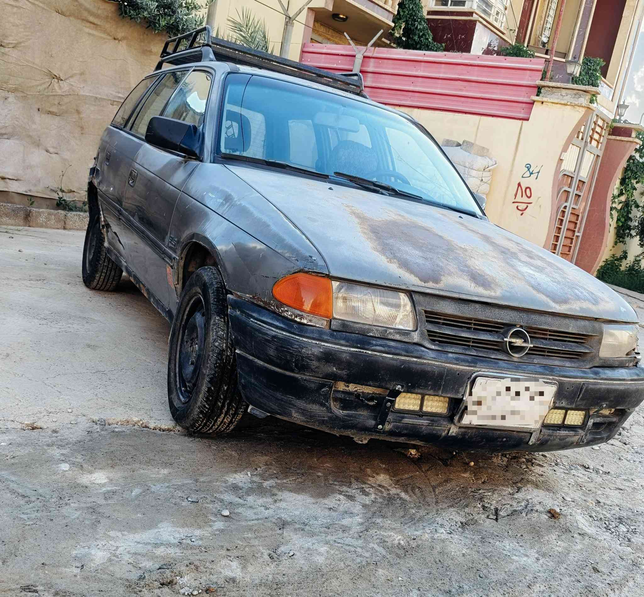 سيارة اوبل استرة استيشن موديل 93 
‏محرك اربعة سلندر بخاخ رقم بغداد سنوية موازي 
‏بيها كابون ورقي 
‏السعر 32 وبيها مجال شي بسيط
العنوان بل موصل 
‏للاستفسار  ***********
‏الرقم مفتوح من الساعة 10 صباحا الى الساعة 10 مساء
‏
