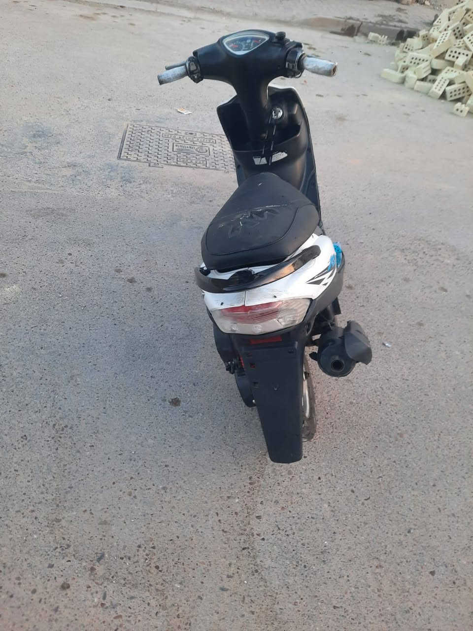 دراجه ماكس سعر 300 وبيه مجال عندي بس كابريتر تخربط اشغله لك بس من دوسله طخرب وتطفه رقم هاتف ***********
