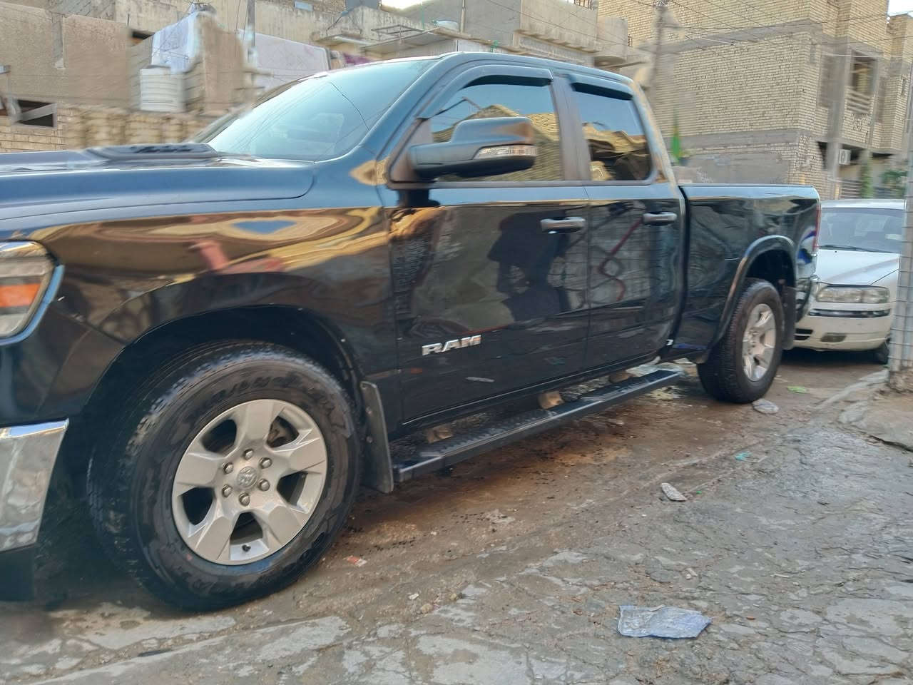 السلام عليكم
رام 2025 لارامي 
1- تشغيل عن بعد واطفاء
2- شاشه تسلا
3- رادارات اماميه خلفيه جانبي
4-نقاط عمياء جانبية
5-دوسات بانزين وبريك متحركة
6- بصمه عدد 2
9- الكشنات تحكم كهربائي
10-باب خلفية كهربائية
11-تدفئة وتبريد كشنات امامي مع تدفئة كشنات خلفي مع تدفئة ستيرن
13-نظام تحديد المسار 
14-مرايه جانبي وسط تعتيم 
15- رام بوكس + بوكس داخلي
16-لايت full led
17-نظام دفع رباعي 4x4 مع نظام دفع ثنائي خلفي 4x2
aux/usb/Bluetooth/apple النظام الصوتي يحتوي 
car play/android auto
18-اربع وضعيات للقياده سبورت/نورمال/سنو الثلجية/اوف رود
19- حساسات امامي خلفي
-ميموري كشنات
-محرك v6 3.0 تون تيربو 420 حصان
-ماشيه سياره 3 الف 
- كير 8
- نظام ترحيب
- مري شفط
ملاحضه سياره بدون رقم تترقم جميع المحافظة عدا شمال
صور الحادث مرفقه 
سعر 285 بيها مجال 
عنوان / بياع تقاطع درويش/ ***********
مراوس حسب القناعة
