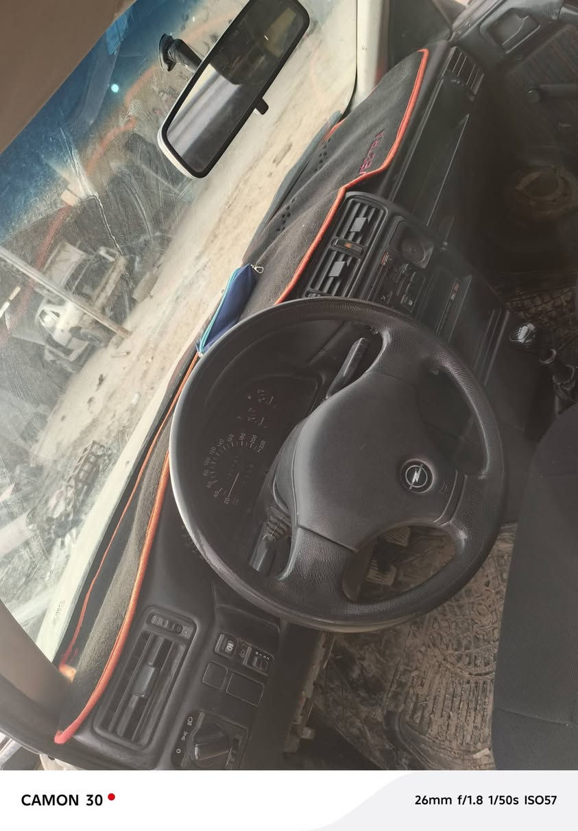 للبيع اوبل فكترا كير عادي رقم بغداد مشروع وطني كابون بنزين بيها يعني يتحول بل موصل ما عندك اي شيء بل بغداد موديل 1991 *********** و حجم 18 صبغ عام
