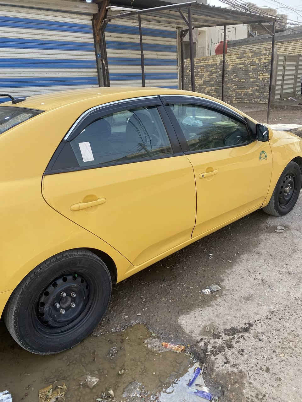 السلام عليكم فورتي وارد أمريكي 2012 محرك 2000 دوش ضربتها جاملغ الأيمن الآمامي مع بنيد لغود سليمة محرك وكير وتبريد جيد جدا السيارة بسمي تحويل ثاني يوم السعر 85 وبيها  مجال. ***********
