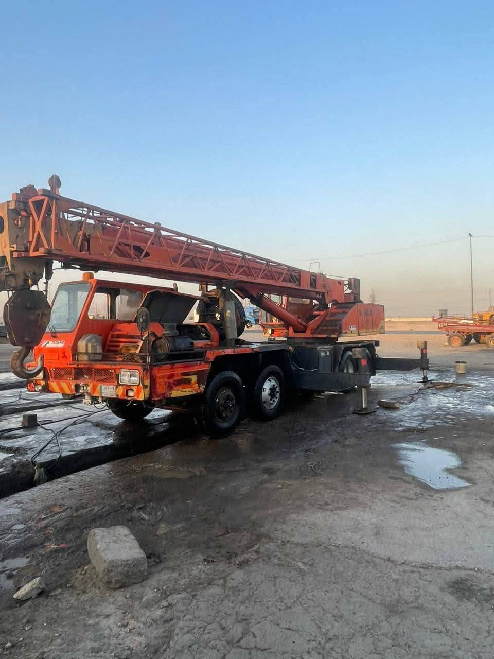 كرين تاتانو جاهز كل مشكله مابي سنويه جديده لبيع /سعر 200$/ وبي مجال بصيط/, مكان الكرين بغداد 
***********
