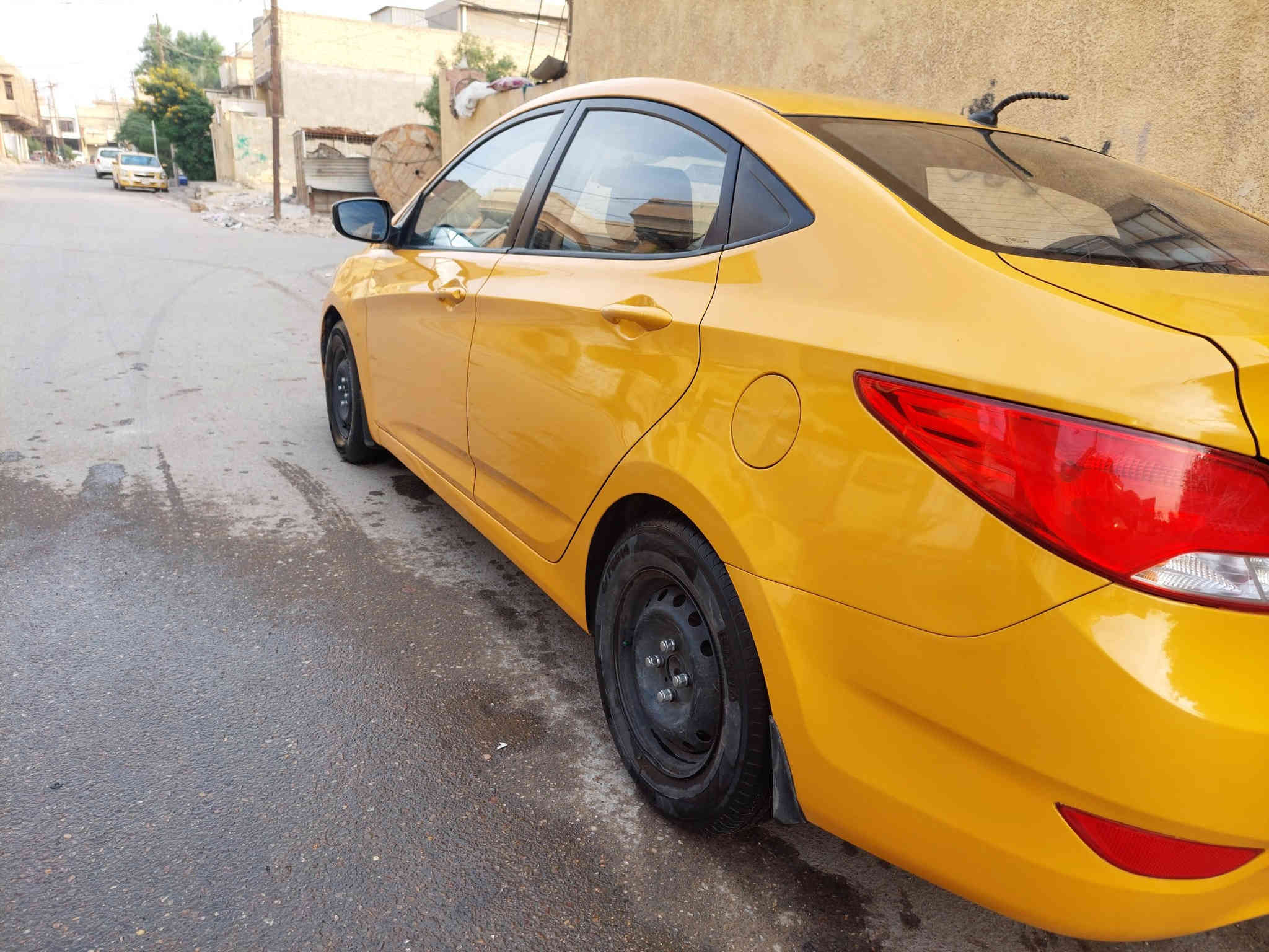 السلام عليكم اكسنت موديل 2016 اجرة للبيع مكينة وكير وتبريد واطارات وبطارية في حالة جيدة  حجم المكينة1400 مابيها اي  دوانز مصبوغة عام للجمالية مبدل جاملغ امامي 87 جهة السايق 
السعر وبي مجال بسيط للاستفسار على الرقم  
*********** ومتواجد على النت
