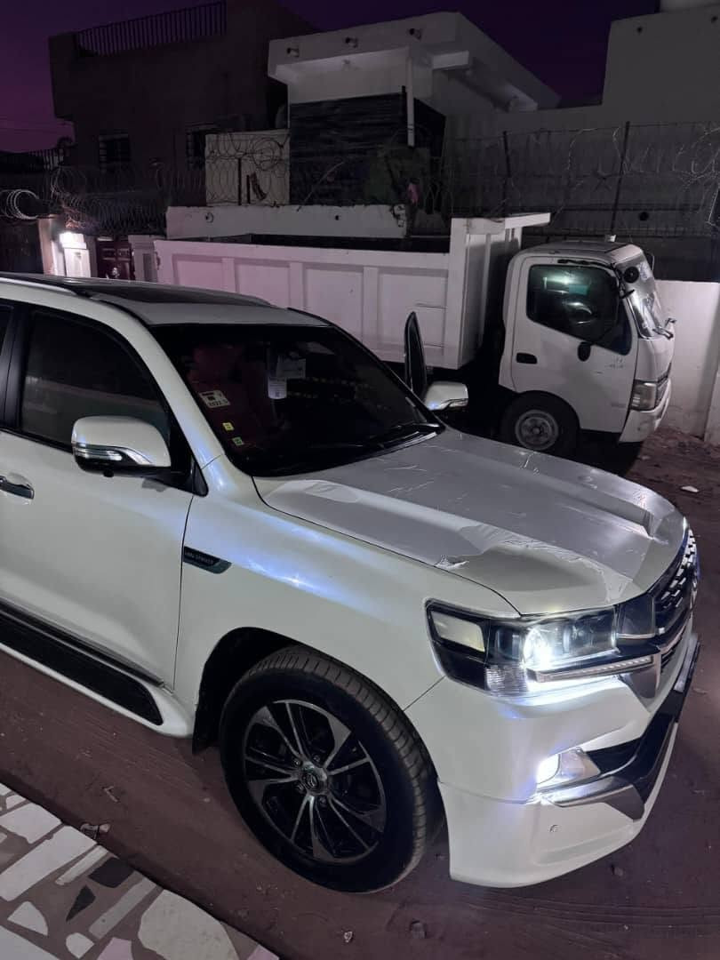 . كروزر موديل 14 مطور 21
. تطوير في الشارقه 
. القير اوتماتيك
. ممشي 113 حقيقي
. مكنه صغيره V6 بنزين
. بصمة جوه وبرا
. كراسي كهرباء مقاعد جلد
. ثلاجه درج مثبت سرعه ايرباق
. تكييف 3 مراحل تللج
. ترخيص تصديق تظليل 
. ترس وديفلوك حساسات اماميه وخلفيه
. خالي ملاحظات
. بوضع الشركه تقفل تفتح فل
. مكنه جربوكس فل
. مطلوب 190 تفاوض بسيط
. عمولة 2 مليار من المشتري
. مكان المعاينـــــة الخرطوم
تواصل 0115962709


**إذا كنت صاحب هذا الإعلان وتريد حذفه لأي سبب، رجاءا أرسل رسالة إلى الدعم الفني**