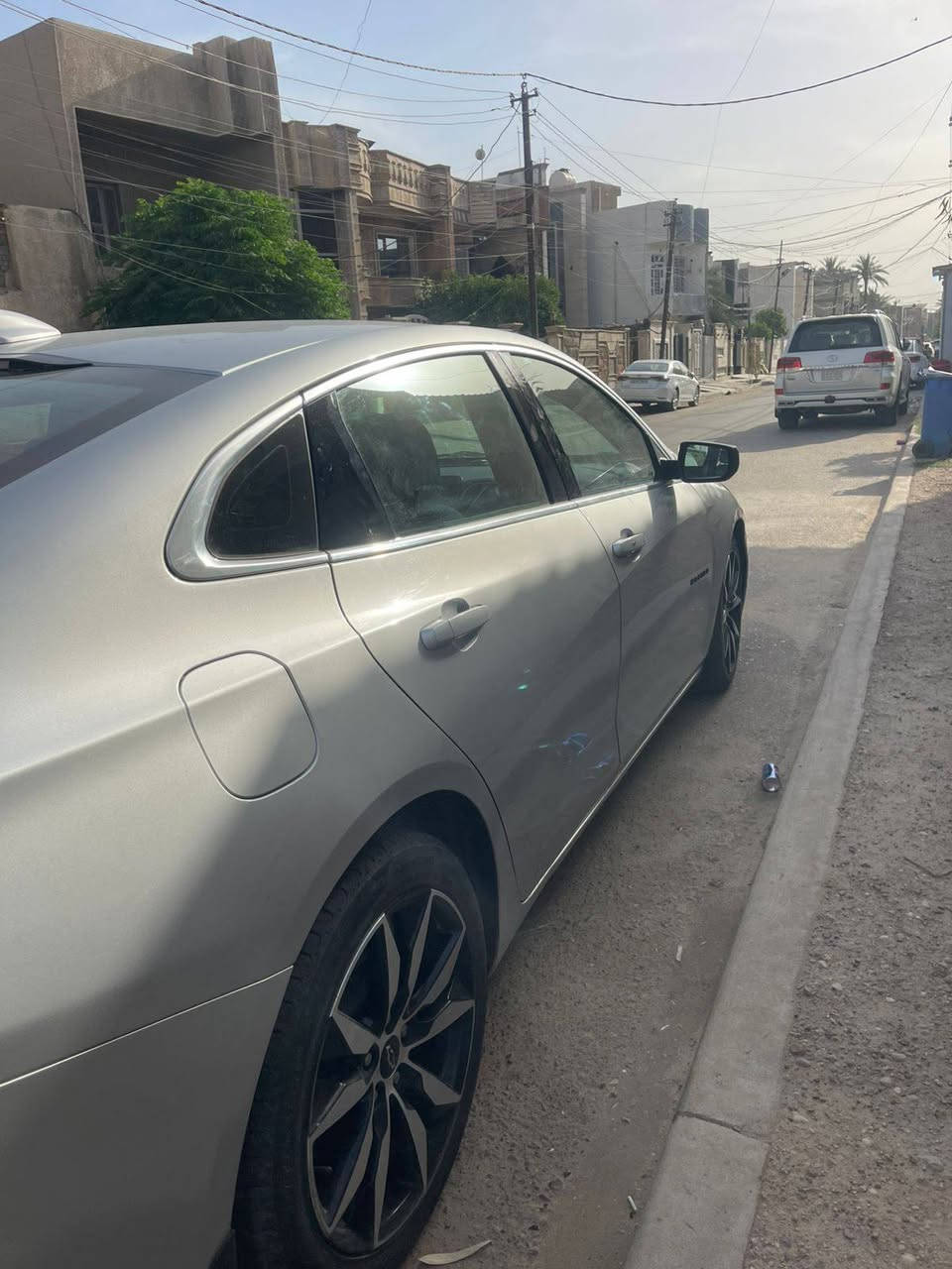 شوفر ليت ماليبو ٢٠٢٠ 
كلين بدون صبغ  بدون ايرباك حادثها مرفق بسيط دعاميه اماميه
كير محرك مكفول 
تبريد ثلج ❄️ مواصفات RS الرياضي المرغوب
بصمه تشغيل وابواب
كرسي كهرباء
اوتو ستوب دكمه 
جنح بلادي
مثبت سرعه
شاشه تحكم سرعه مسار
ويل ١٨ الرياضي بلادي
وهواي مواصفات المعروفه للRS
رقم اربيل سنويه بأسمي شرط التحويل
السياره جاهزه من كلشي مابيها اي نقص
مكان السياره بغداد/ البنوك 
رقم ***********
السعر ١٣٢$
