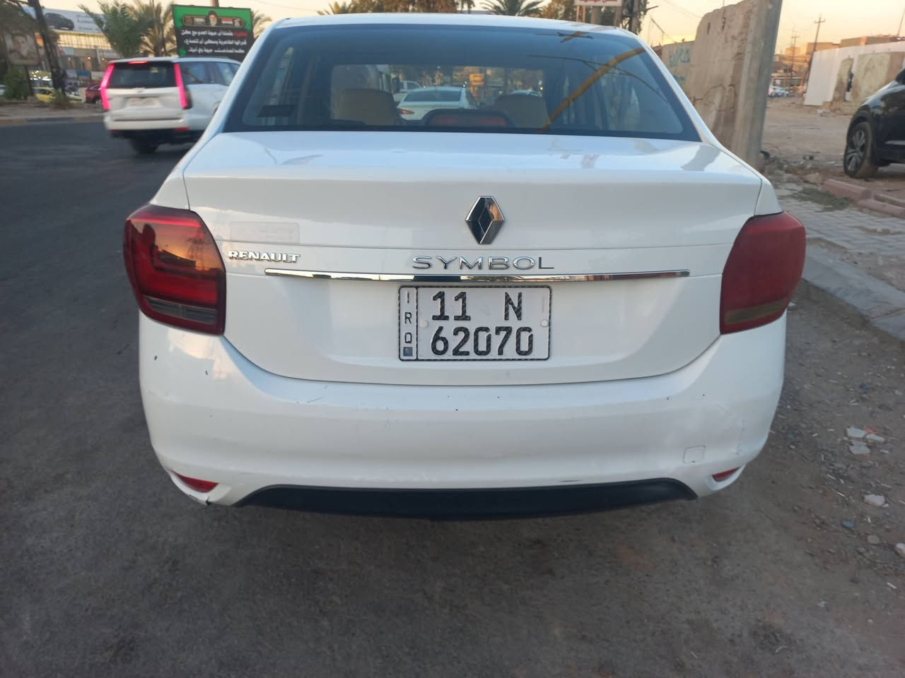 السلام عليكم ... مكلف بالنشر ...  ***********
رينو سيمبل موديل ٢٠٢٠ حرة رقم بغداد تحويل مباشر  ماشية ١٩٤الف مكفولة من الصبغ عدا الدعاميات الامامية كلها والخلفية ربع منها موضح بالسونارات عدد ٣ موجودة صور السونارات بالاعلان ...................................... السيارة مسويلها صيانة قبل اسبوع مع بداية موسم الحر ....  مبدل قايش تايمن كيس وقايش داينمو.... ومبدل واشر قبق ولفات جان بيه نضوح دهن ....ورولات عدد ٣ مع الضاغطة .....  ومبدل بلكات ومنظف نوزلات .... ومشيش راديت ....  ومنظف جويتر مع البرمجة .... وضايفلها جوزة للمروحة تفتح بدرجة حرارة ٧٥  يم حسين البغدادي بشارع الصناعة يعني انسى تبريد يبوخ الضهر .... ومبدل واتر بم .... ومدوشم غرفتها ....  ومبدل زوج تايرات اماميات .... مع فتح صدر امامي وميزانية ليزرية امامي وخلفي .
...........................................................................
يعني الي يجي عندي صور للي حجيتة والي يحب يراسلني ادزلة كل خطوات الصيانة السيارة  جاهزة بدون نقص وبالعافية على الياخذها  ....
........................................................................... 
 نواقصها ... ( صوت بفان التبريد فقط بالدرجة الرابعة )
                  ( السي دي او الراديو عاطل )
..........................................................................
 سعر السيارة ٦٦ ورقة قابل للتفاوض مع المجال 
مكانها بغداد   . رقمي *********** واتساب 
..........................................................................
اعتذر عن الاطالة وتحياتي للجميع ....

