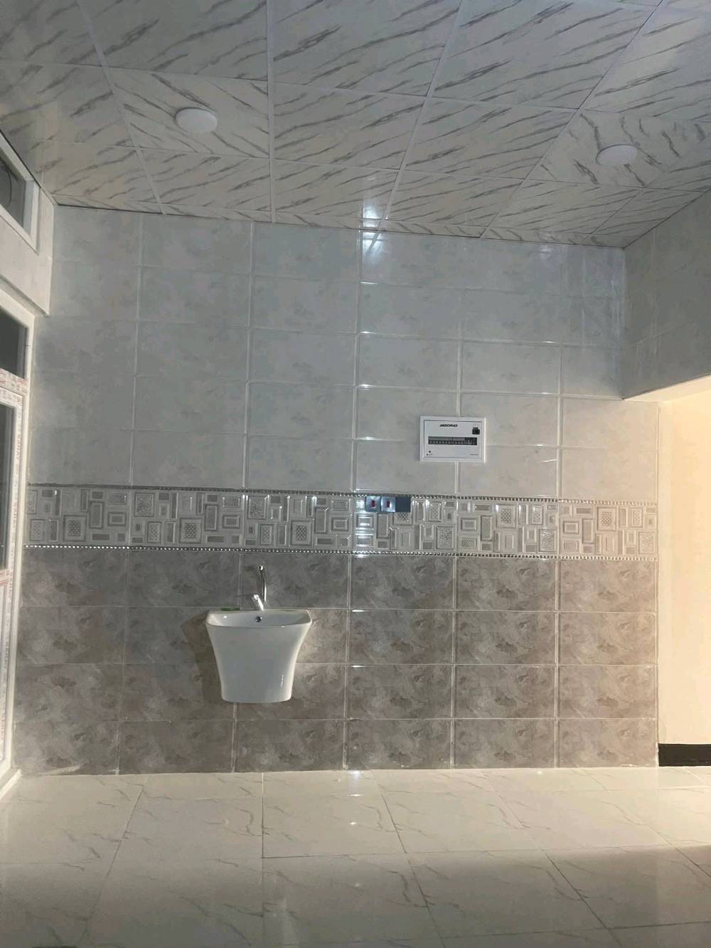 دار للايجار شريكة طارق 77خلف تجاري 
100متر طابقين الارضي 250
وطابق الثاني 200
فول 
***********