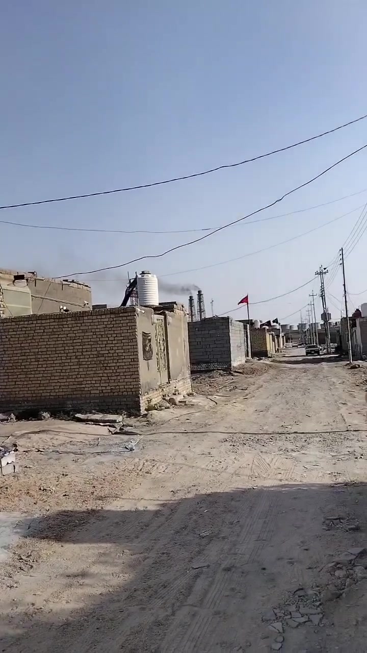 بيت زراعي للبيع 200 متر 
العنوان الصخيين بعد الجسر 
بالقرب من شارع ابو كميل 
بيت حلو ومرتب 
غرفتين وصاله كبيره 
مطبخ وديوانيه هيه واثاثها
صحيات داخليه وخارجيه 
طارمه جبيره وحديقه 
السعر مناسب 
للاستفسار واتساب ***********
