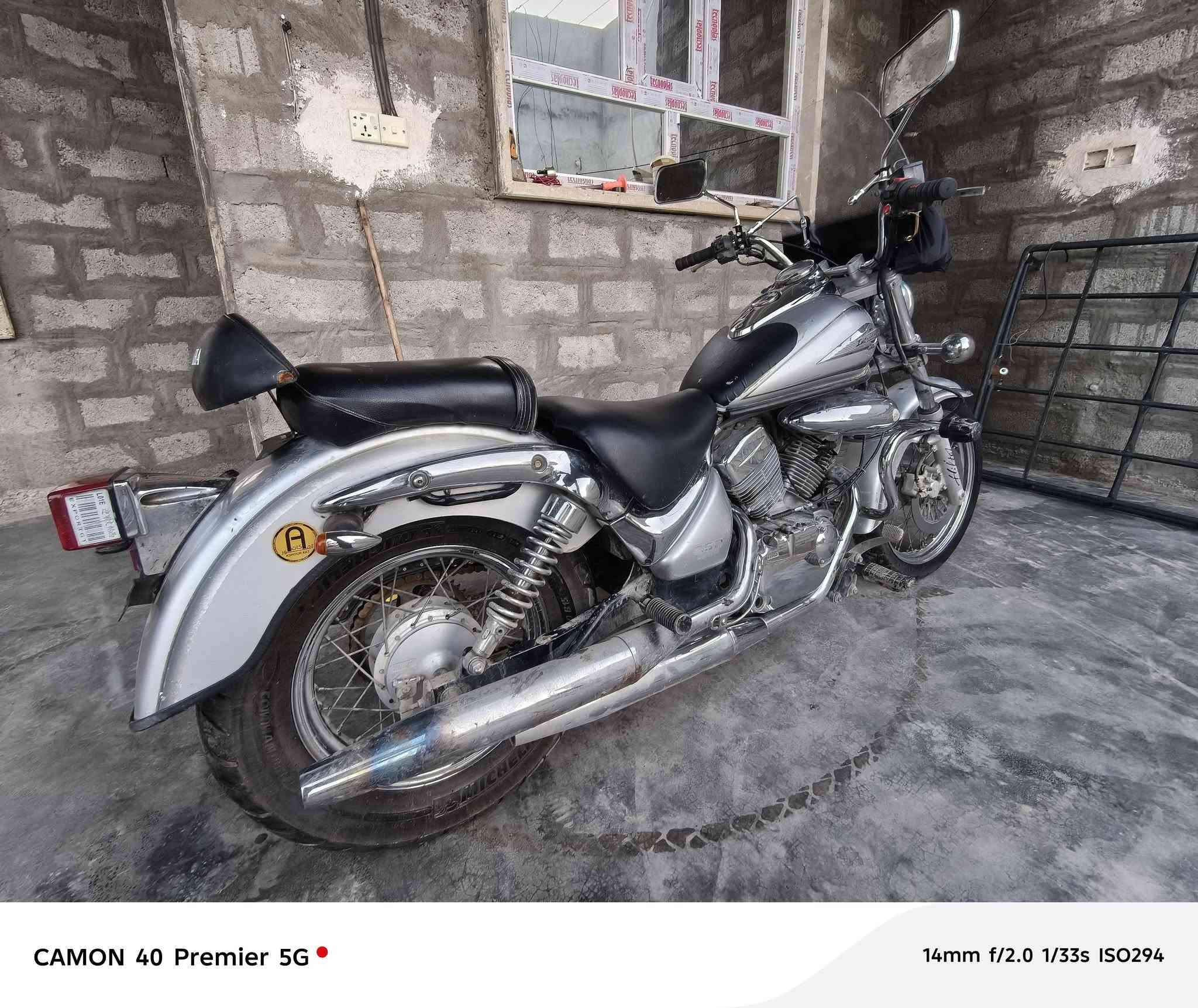 السلام عليكم. للبيع السعر 12 ورقه
دراجه هارلي  انترودر. موديل 2004
حجم المحرك. 250cc.بستمين V ڤي.5گير
گير محرك شرط نظيف كهرباىيات كلها شغاله.
للاستفسار اتصل. ***********.واتساب
العنوان صلاح الدين قضاء الشرقاط.وشكرآ.؟
ملاحظه. اراوس فقط اذا اكو. ستوته.
