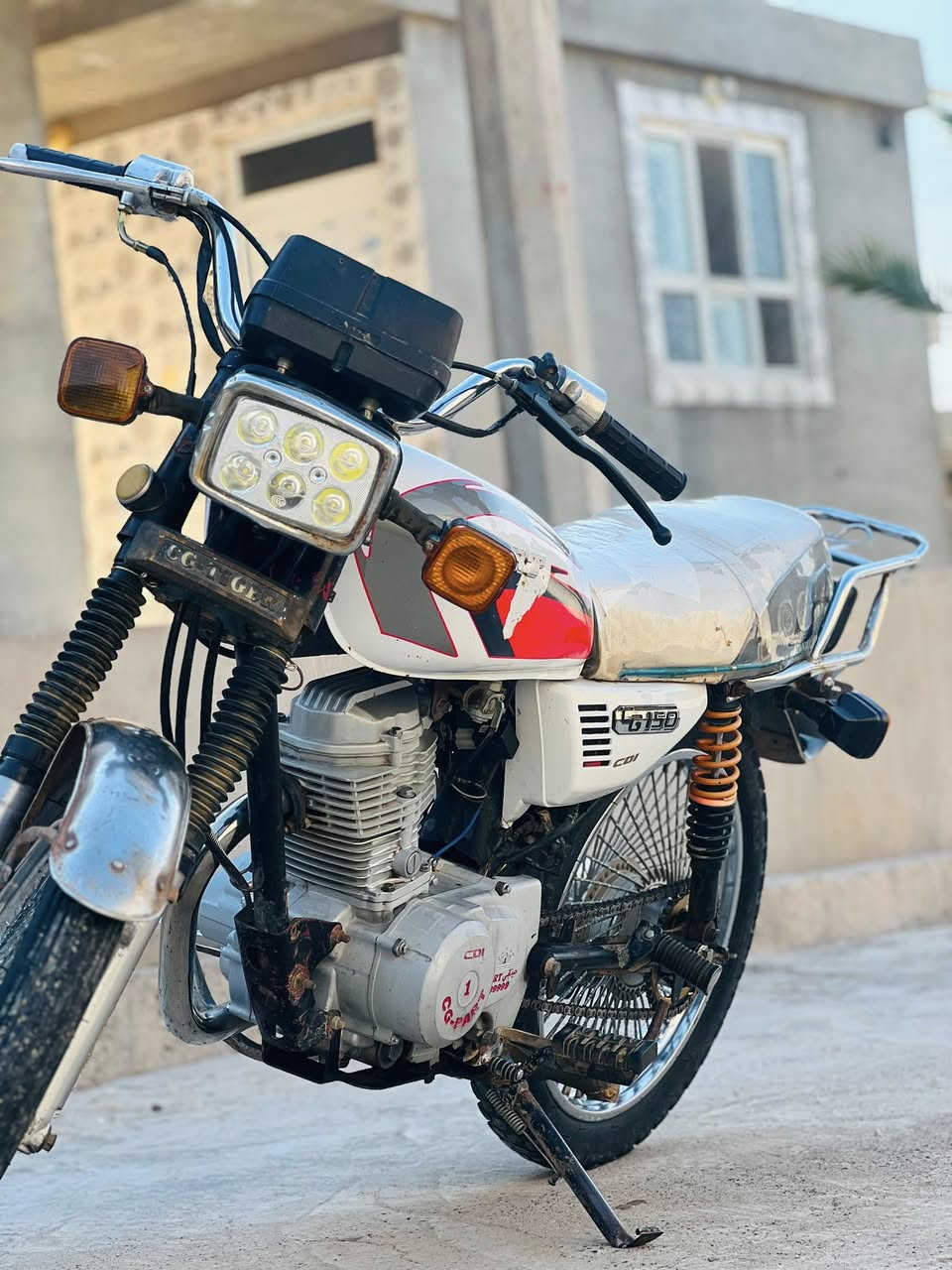 ماطور بارت عيتاني الاصلي 99999
كلشي شغال بس يعوزه ربط ⚡️ 
نشاط سرعه 🔥 ✈️ 
المكان قرية الشويرات 
السعر 275وبي مجال ***********
