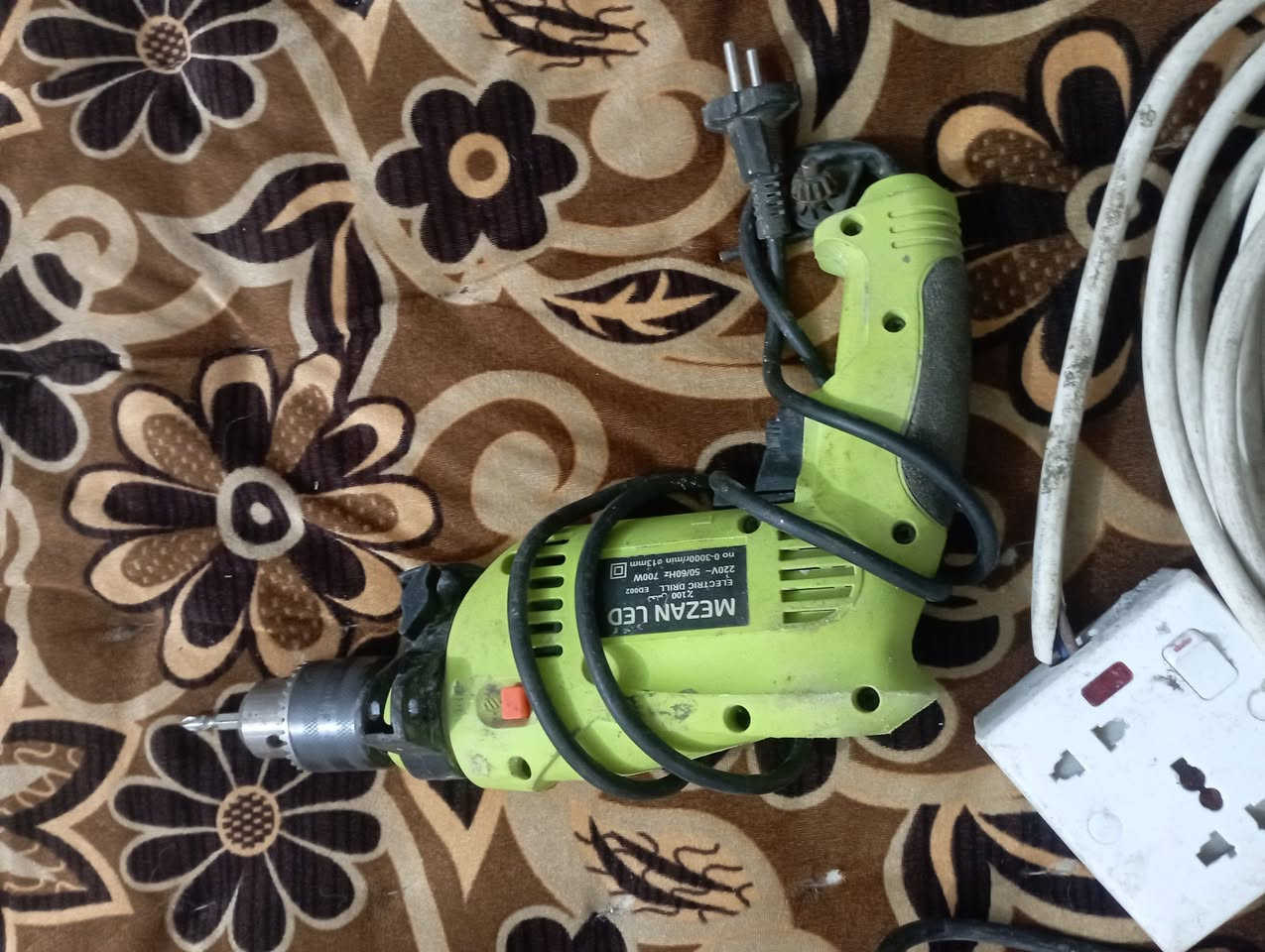 السلام عليكم غراض للبيع كلمن وسعرة ***********
