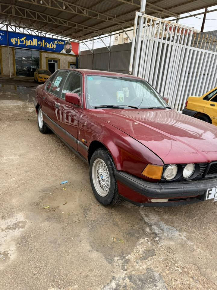 السلام عليكم بي ام 730موديل 91 بسمي تحويل ثاني يوم سياره بيها كير ومكينه وحداديه اماميه وخلفيه جديده مابيها نقص السياره سعرها 48 وبيها مجال قليل مكانها واسط العزيزيه 
***********
