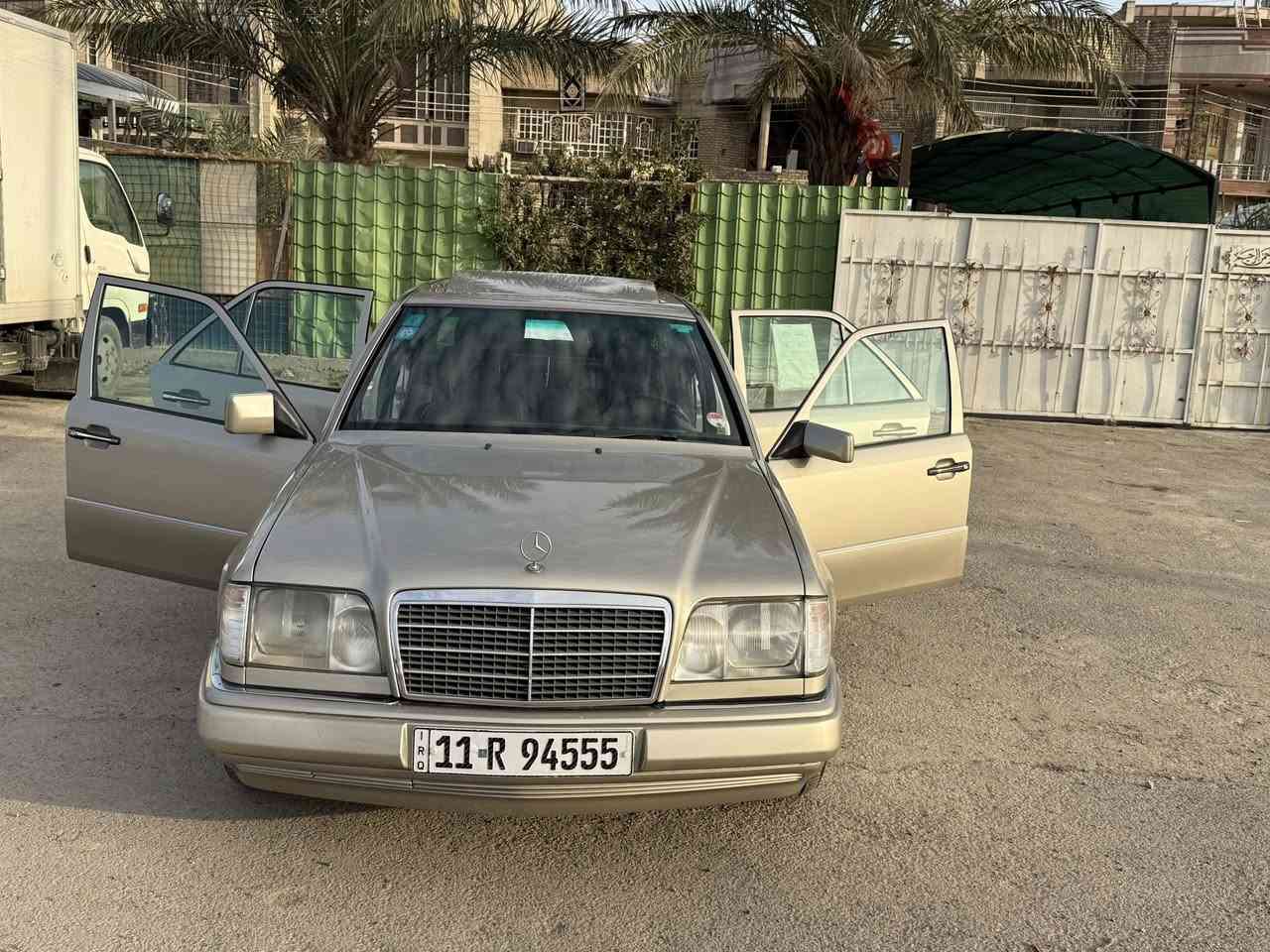 السلام عليكم مارسيدس دب 87 محدثة 93  محرك بطة جديد محرك وكير مكفولات صبغ عام جمالية تبريد شغال ثلج كشنات كهرباء تحكم ستيرن السياره كامله وجديده صدر جديد                                                           مكاني بغداد رصافة                                                              ***********
78$ وبيها مجال بسيط
