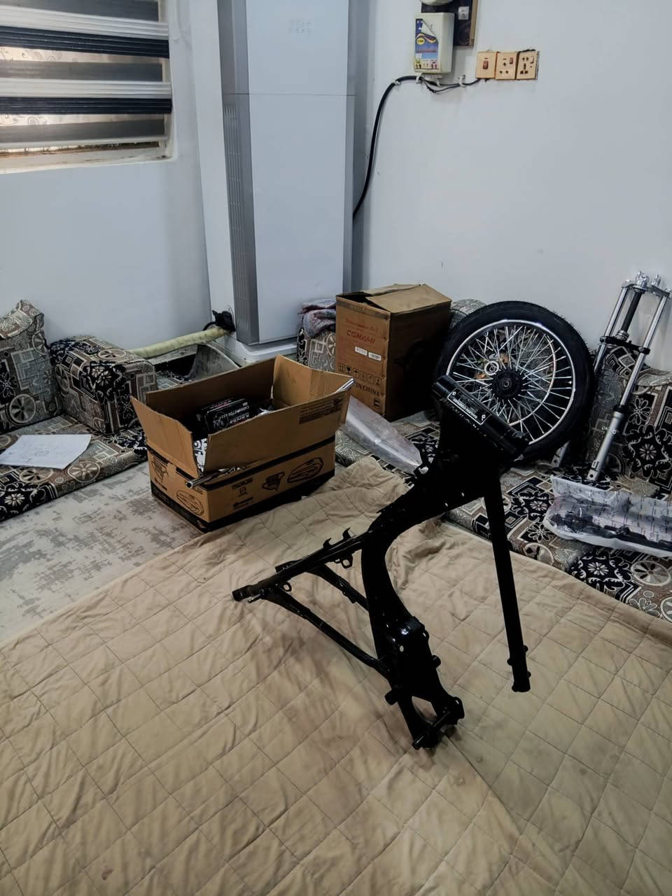 سلام عليكم دراجة لبيع امس كملت تعمير كله 26اوراق سكنر 7 اوراق بعدهه مامسحوكه محرك سيجي أبو الحربه مكاني ناصريه سجن الصلاحي سعر 900وبيهه مجال الشراي يشلع عيوني اذا شوفهه غاليه عليك اعبر المنشور ***********لحد يراسل شنو تفاصيلهه هاي كل تفاصيل ول صور كدامك
