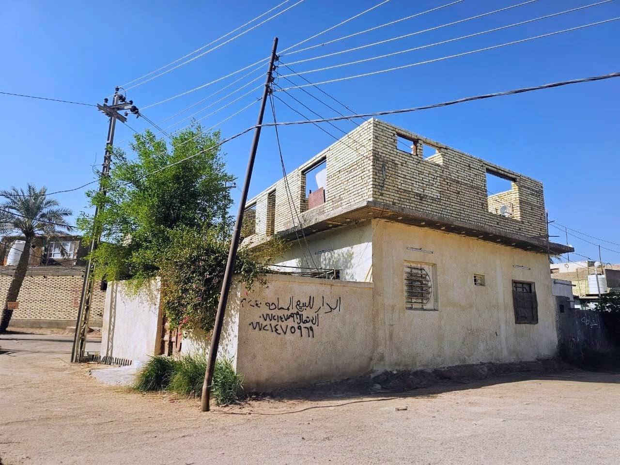 تم تنزيل السعر ✅️💲دار للبيع  بالكوفة قرب فلكة الدلال طابو زراعي ومعاملة طابو صرف 
تم تنزيل السعر ✅️💲دار للبيع  بالكوفة قرب فلكة الدلال طابو زراعي ومعاملة طابو صرف كاملة والسعر جوة 💲⬇️
طابقين الطابق الثاني واصل للسقف

ركنين على 3 شوارع 

مساحة البيت الكلية 240

180 بناء

31 دنكة كونكريت مسلح (بيت وسياج دنك)

اساس صب وسقف صب كونكريت وبناء طابوق

كهرباء بواري دفن شغل راقي جدا ومتعوب عليه

يحتوي البيت على:

الطابق الاول:

صالة كبيرة جدا

2 غرف

استقبال

مطبخ

حمام داخلي سيراميك وسقف الحمام صب كونكريت مسلح مع مخزن فوقه

حمام خارجي سيراميك سقف صب كونكريت مسلح

صالة

الطابق الثاني مبني للسقف

3 سويتات مع حماماتهن

الحديقة مزروعة ومثمرة ما شاء الله.

العنوان: الكوفة قرب فلكة الدلال.
***********
***********
