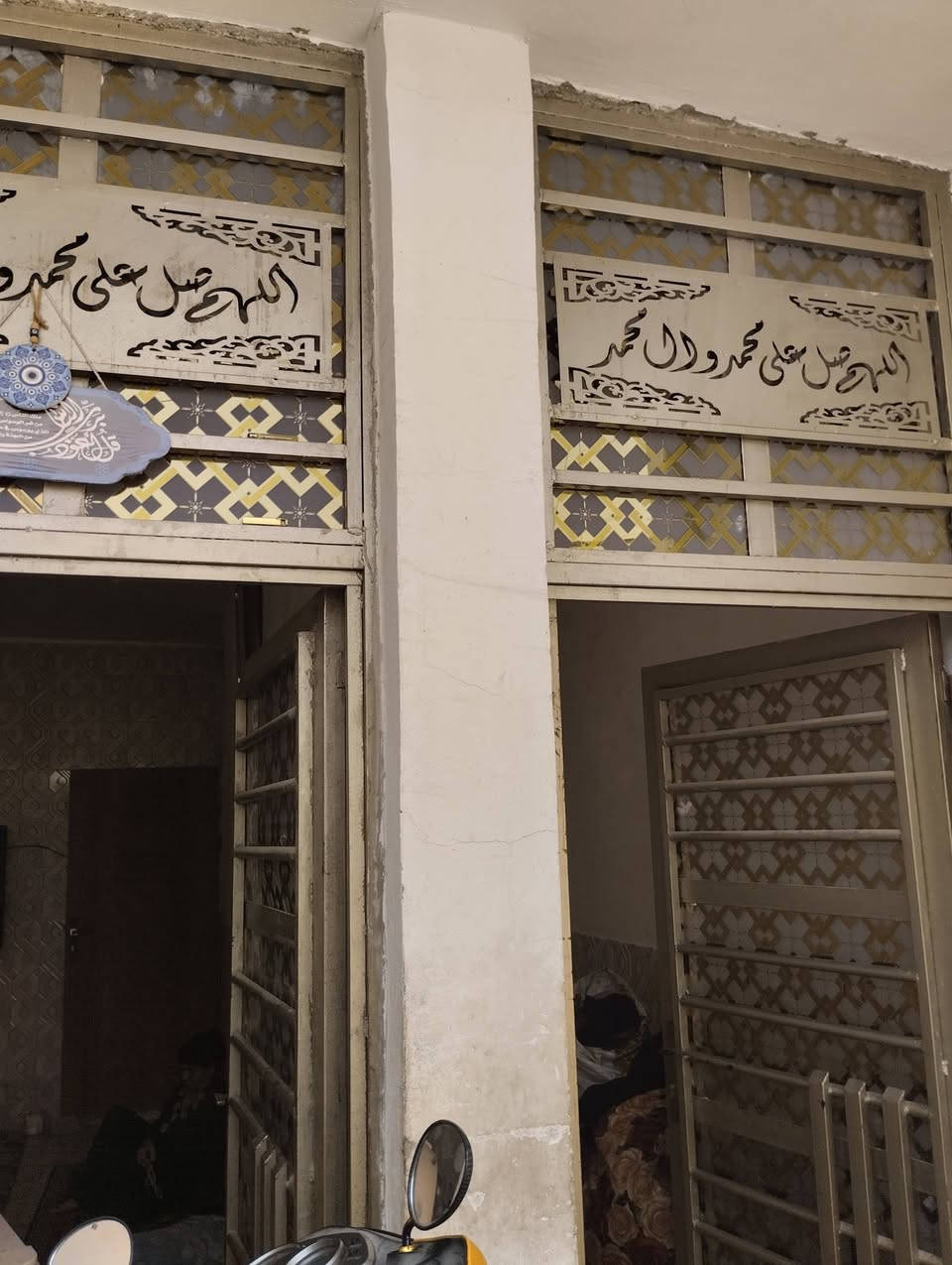 السلام عليكم ورحمه الله
بيت بناء 2025 للبيع مساحه 100متر  بناء كامل وكافة الخدمات   مقابيل شارعين يتكون من استقبال وغرفة نوم ومطبخ وخدمات صحيه يقع في منطقة الجريخي ساحه المحله ع سادين الاتصال ع واستاب  أو ع خاص صاحب البيت رقم ***********
