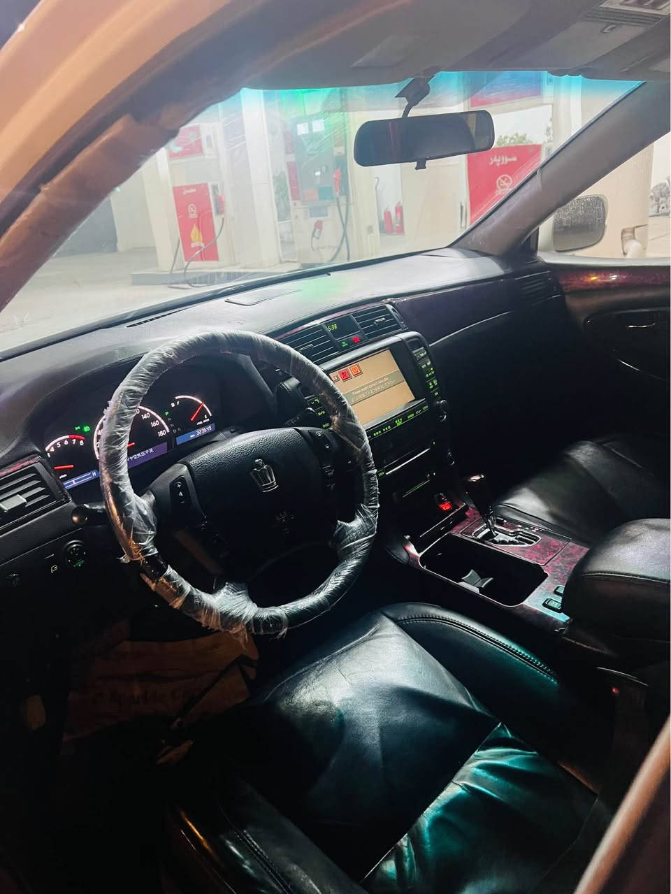 شاهینە 2005  182 بڕاوە ٤ دوگمە کوشن هیتەر کوشن کارەبا سەلاجە پەردە هەموو شتەکانی بەشەر هەمووی ئیشئەکات سەقف بێ بۆیاخ کەڤەر گۆڕاو نیە گێڕو مەکینە بە شەرت ئەتدەمێ. شوێن کۆیە ژم0751 256 37 15 كويسينجاك, أربيل
