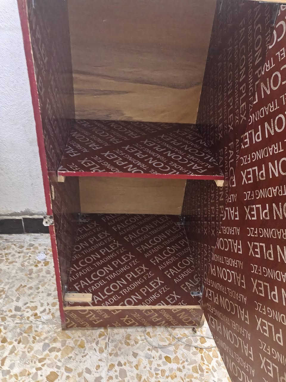 كلبي كنتور ١٠٠ وبي مجال تكمه سويته توصا
قعاده ب٢٠
مرايه ٥
هذا لوكر ب٩٠ هم توصاه جديد
ابو مجرات ٣٠ تكمه
جربايه ١٥
مال مواعين ب٢٠
مبرده مابيه. شي صغيره حجم ٥٠
تخم ٣٠
جربايه ويه دوشك ٥٠
ميز مال طعام ٢٠
مكان حي جهاد يم مجمع سلام
***********
