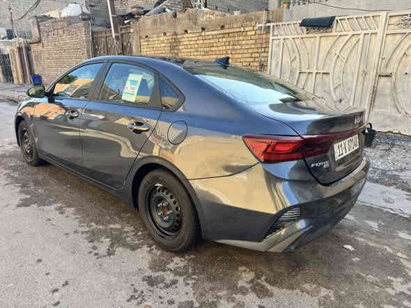 السلام عليكم للبيع كيا فورتي موديل 2023 
رقم بغداد بسمي 
وارد امريكي حادثا فقط  دعامية امامية وبيها صندوك مبدل وجاملقين صبغ فقط بدون ضربة ماشية 24 السيارة علة ايدي من امريكة السيارة وضع شركة وحديدة بمعنى الكلمة 
مكينة 2000 دوش 
السيارة برقي ما مفتوح بيها 
السعر 154 
العنوان بغداد شارع الورفلي ***********
