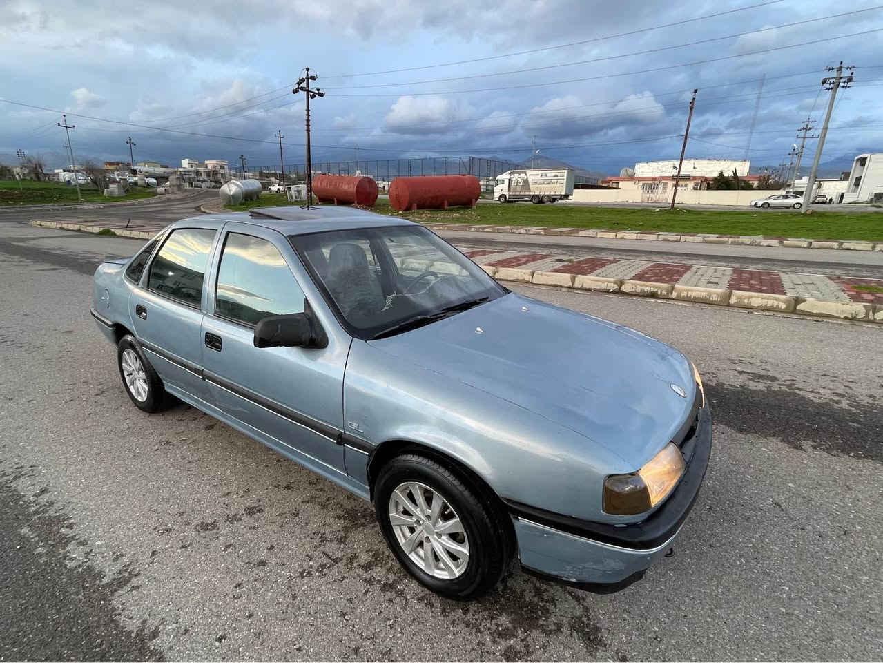 ئوپل موديل١٩٩١
مةكينه١٨
سلايت
گيرو مةكينه بي عةيب
ارم رانيةي لةكةلة
كارةباي مةزبوت
توندو تول 
چوار تايةي خاويني لةژيرة
موسو برانةووة
دةعم و وةرگةران بةشةرت
سعري17$
*********** بشدار, السليمانية
