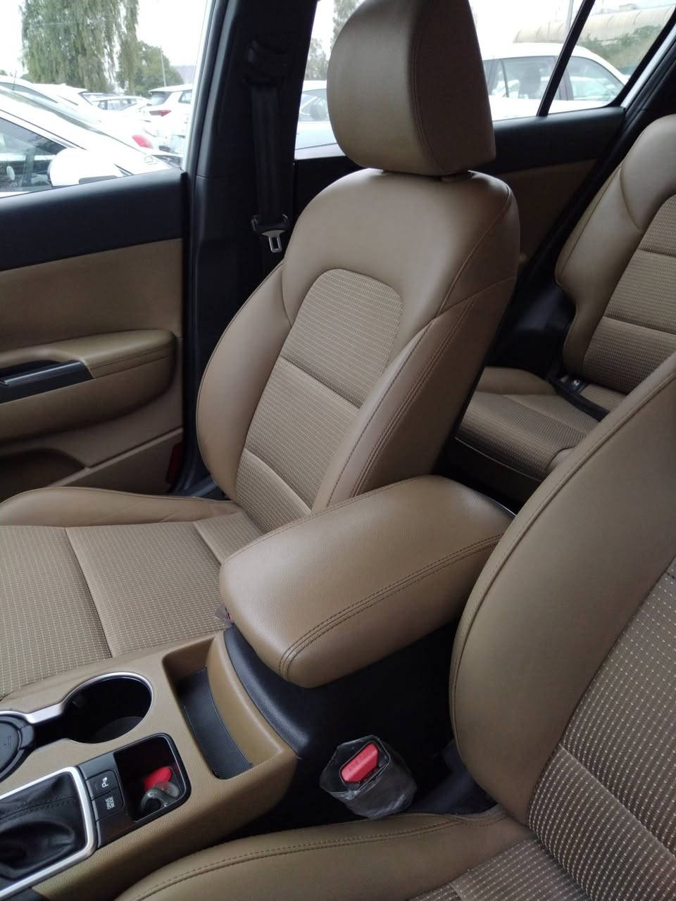 سبورتاج ٢٠٢٠ رقم بغداد ماشية ٦٧٥٠٠ الف الموصفات العادية
بدون بنوراما السيارة استعمال قليل جديدة محرك وكير وصدر على وضع الشركة بيهة آثار حالوب قليلة جدا مكان السيارة بغداد السعر 94 $ للاتصال ***********
