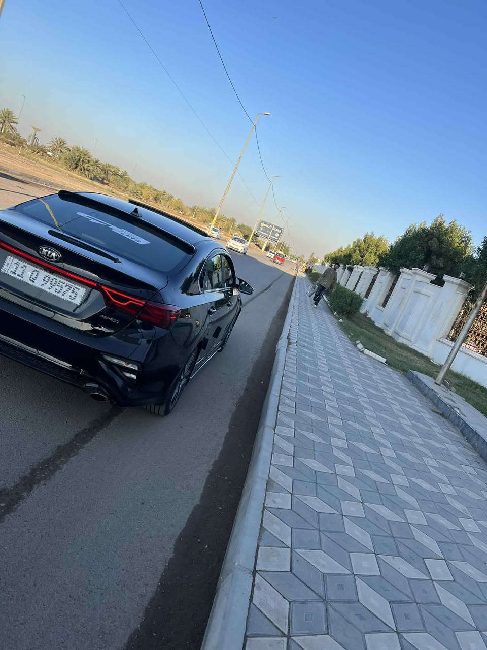 السلام عليكم 
فورتي موديل 19
وارد 
حادث جاملغ بنيد 
بدون دواخل شرط 
بدون ايرباك 
مكينه دوش 2000كبس 
كير إي تي المرغوب 

مواصفات 
فتحه سقف
اشاير مري 
تدفئه كشنات 
تدفئه ستيرن 
3انضمه قياده 
شاشه وكامره 
ورادر امامي وجانبي 
تبريد قطعتين 
لد امامي خلفي 
العنوان بغداد حي الفرات قرب عباس ابن فرناس 
السعر 135وبيها مجال انشالله 
رقم هاتف***********
