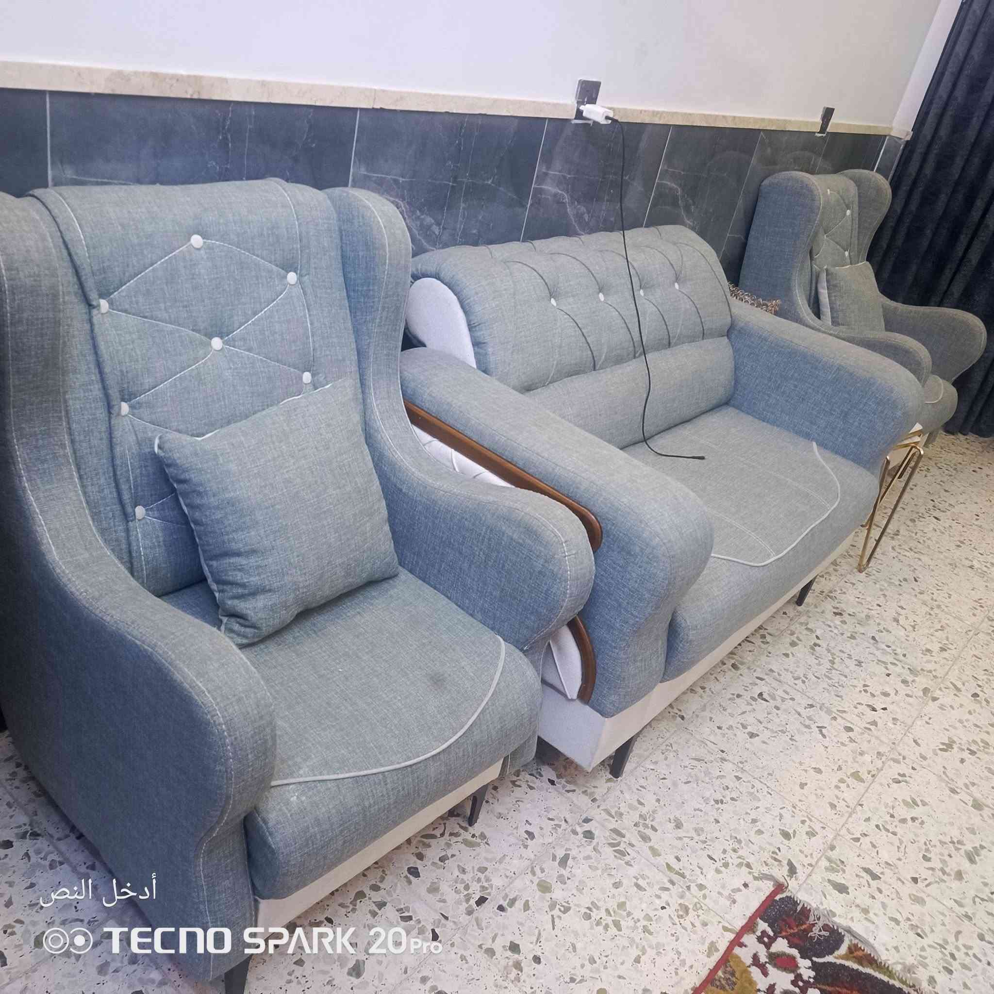 سلام عليكم تخم كامل 5قطع نضيف  للبيع مكلف بلنشر ***********
