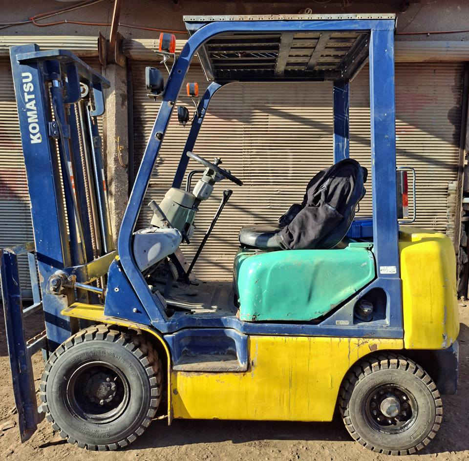 السلام عليكم ورحمه الله وبركاته 
للبيع رافعه شوكيه نوع komatsu 
حجم 1.5 محرك بنزين كير عادي موديل 2005
جب قطعتين ناصي ارتفاع 3.40متر 
سعر 33 ورقه قابل للتفاوض 
للأستفسار *********** 
مع تقدير
