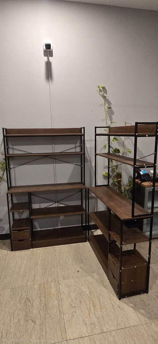 اثاث مكتبي للبيع نظيف وجديد المكان في بغداد القادسية لمعرفة السعر وباقي التفاصيل يرجى التواصل على هذا الرقم *********** وبي واتساب بغداد, العراق
