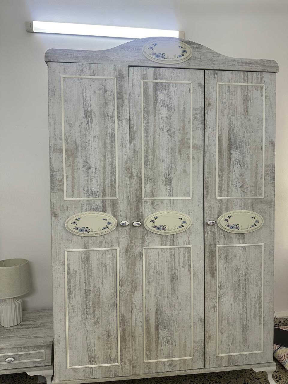 غرفه نوم تركي درجه اولى مستعمله لكن بحاله الجديده للبيع المكان بغداد الكرخ السعر ٦٠٠ الف دينار 
***********
