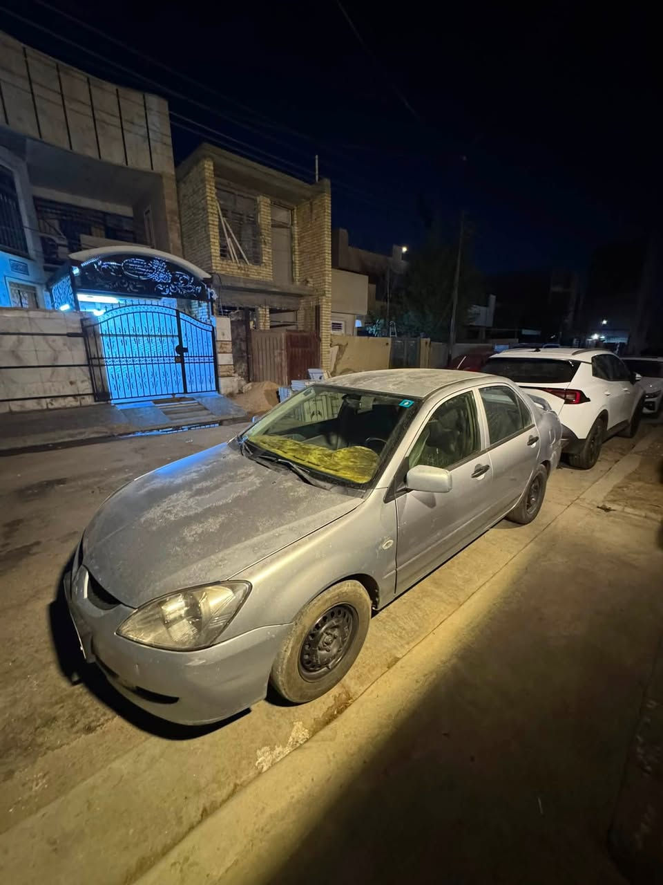 السلام عليكم لانسر بومة 2013 خليجي
السياره حلوه و نضيفه 
بيها باب مبدل 
و قبغ جنطه مبدل 
و جاملغ بيه بارد 
وبيها جراد بسيط لان لونها يجرد 
كير اوتو 
مكينه 1600 
سعر 80 وبيها مجال بسيط 
مكاني بغداد حي الاعلام 
***********
