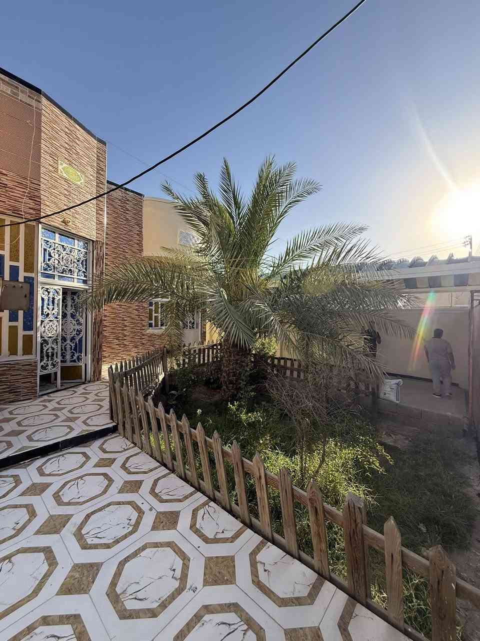 #اسعد_الله_اوقاتكم_بكل_خير

هذا البيت لايفوتك سعر مناسب جداً
😍

#جنس_العقار :: ملك صرف زراعي عراقي نموذج 25

المكاتبة مع صاحب الأرض مباشر 

……………

#المساحة :: 380 متر  

#الخدمات :: ماء كهرباء شارع 10م تبليط  أنارة 

#موقع_خدمي 

العنوان :: البصرة - إبي الخصيب  شارع ابو كوصره 
يبعد عن شارع 50 متر 

حديقة واسعة . مرتبه 

مدخل أستقبال . مدخل للمطبخ  

. موزع غرف. يحتوي البيت علا 
غرف منام  عدد 3
 
كراج سياره جبير يسع ثلاث سيارات 

صحيات داخلية  وصحيان خارجيه . صالة معزولة عن موزع 

…………..

البناء كله شغل درجه أولى .

………….

#السعر_المطلوب ::160 مليون وبي مجال 

…………
#لاستفسار الاتصال على الهاتف 📞📳
📳((***********)) 📳 ابو كيان الحدادي
