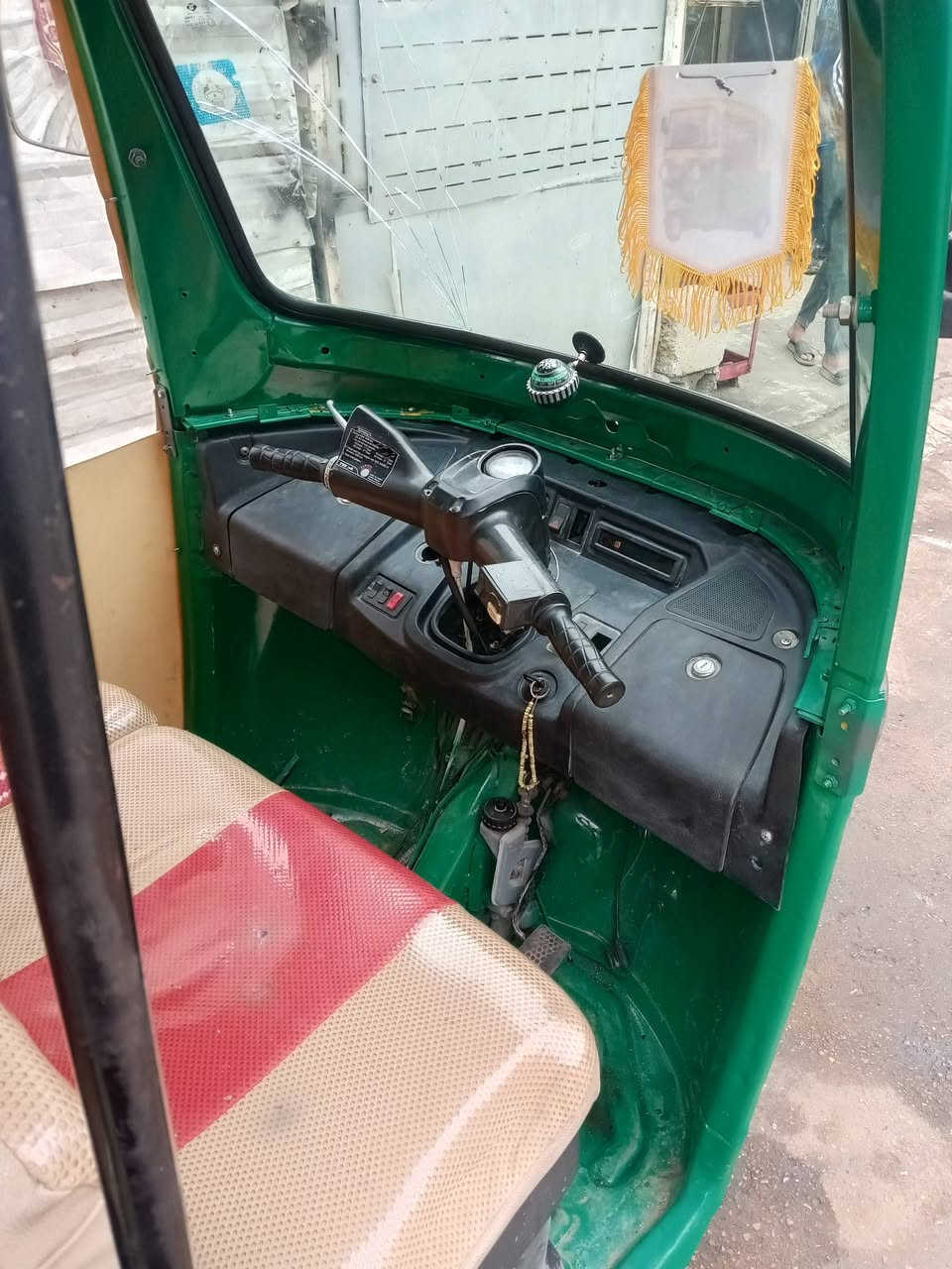 سلام عليكم تكتك موديل 21 خير من الله جديده مكينه مكفوله ولكشر مابي ضربه المكان بغداد  ابو دشير الاستفسار الاتصال على الرقم ***********
