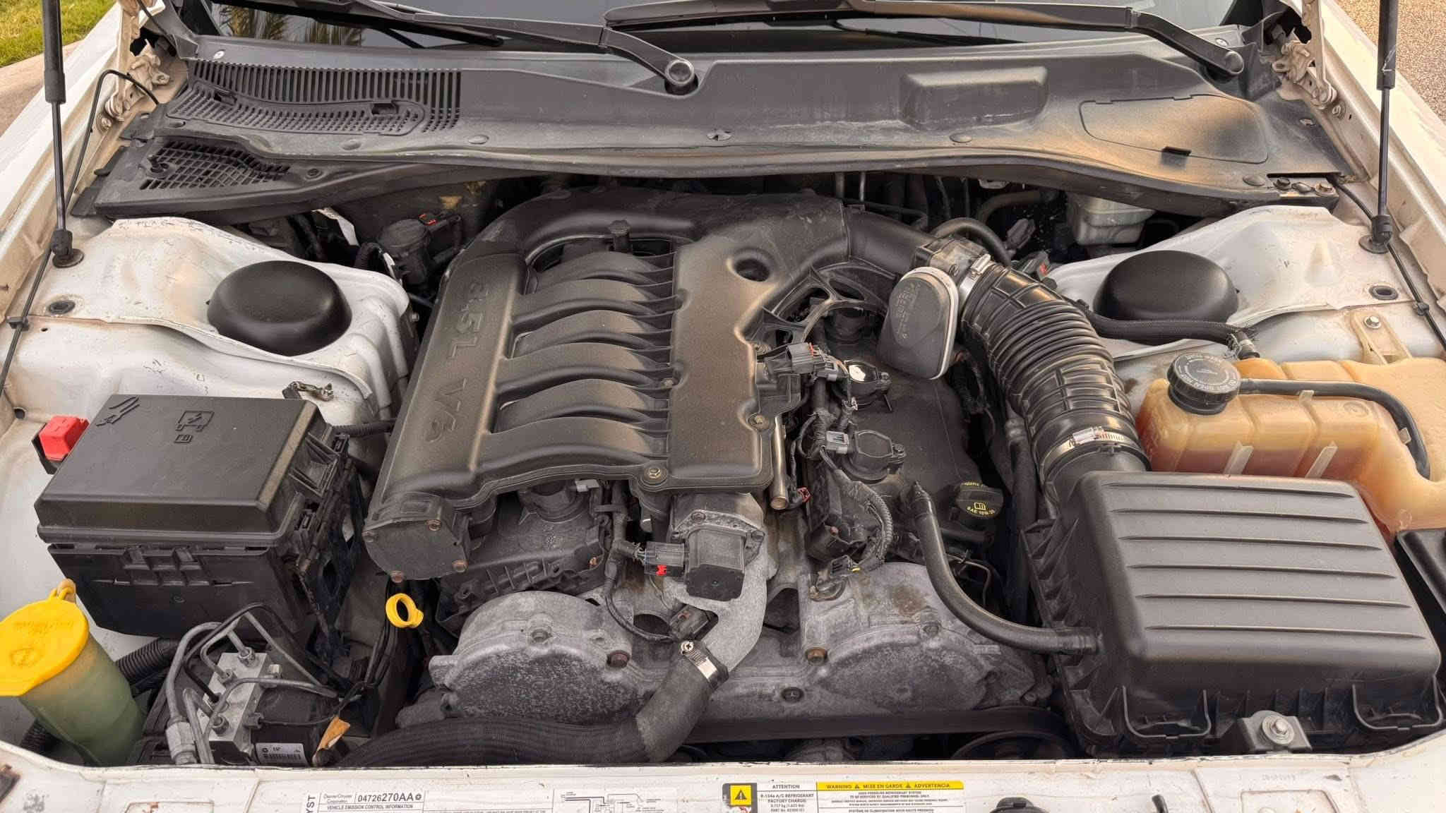 #للبيع_او_مراوس_حسب_القناعة
السلام عليكم🙋🏻‍♂️.

وينهم الي يريدون شي مناسب وجديد جبتلكم قطعة كلش حلوه ونضيفة😍.

دوج جارجر 2007 كلين تايتل V6 3.5 السيارة جديدة كلش 🤍.
السيارة ماشية 166500 كيلو 🔥. 

السيارة رقم سليمانيه الجديد وتحويل ثاني يوم والسيارة كير مكينة كلها بشرط السيارة مصرف واحد متصرف عليها والسيارة بالحقيقة احلا من الصور 💙. 

موصفاتها معروفة : 
( كشنات جلد وكهرباء — داخل عسلي —  تبريد قطعتين )

والسيارة اني خال عليها تخم تاير جديد ويل رالي ومحدث لايتات وبكلايتات  2010 😍.

السيارة مكانها بغداد السيدية 📍.

ولحد يقارنها بالمهجومات والي مشتغلات على الخط لان هل سيارة مال بيت وكلين 🔥.

السعر : 125$ وبيها مجال للطيبين🤍. 

للاستفسار اكثر : 
0773 783 4266
