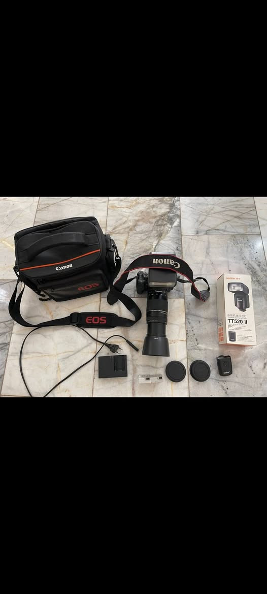 سلام عليكم لبيع  كامره كانون دي 700 كامره نضافه 100/100 كامره فول استعمال قليل هاذه رقمي مكاني بابل ***********
