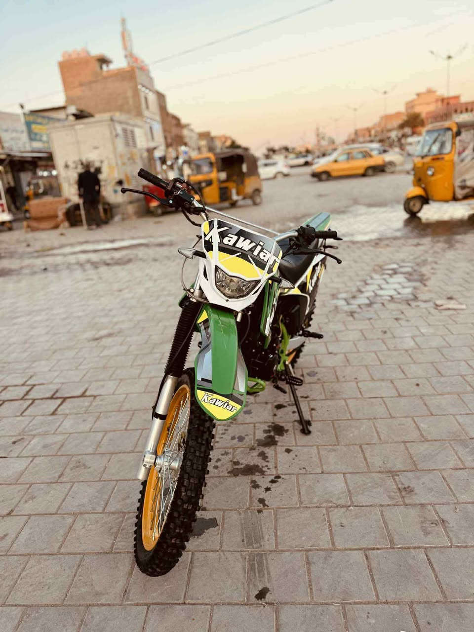 سلام عليكم دراجه قفاز كاويار للبيع موديل ٢٥ دراجه برغي ما ناقصها دراجه مكفولهمن كلشي سعر مليون ٣٠٠ مكينه ربع العنوان بغداد الكماليه رقم***********
