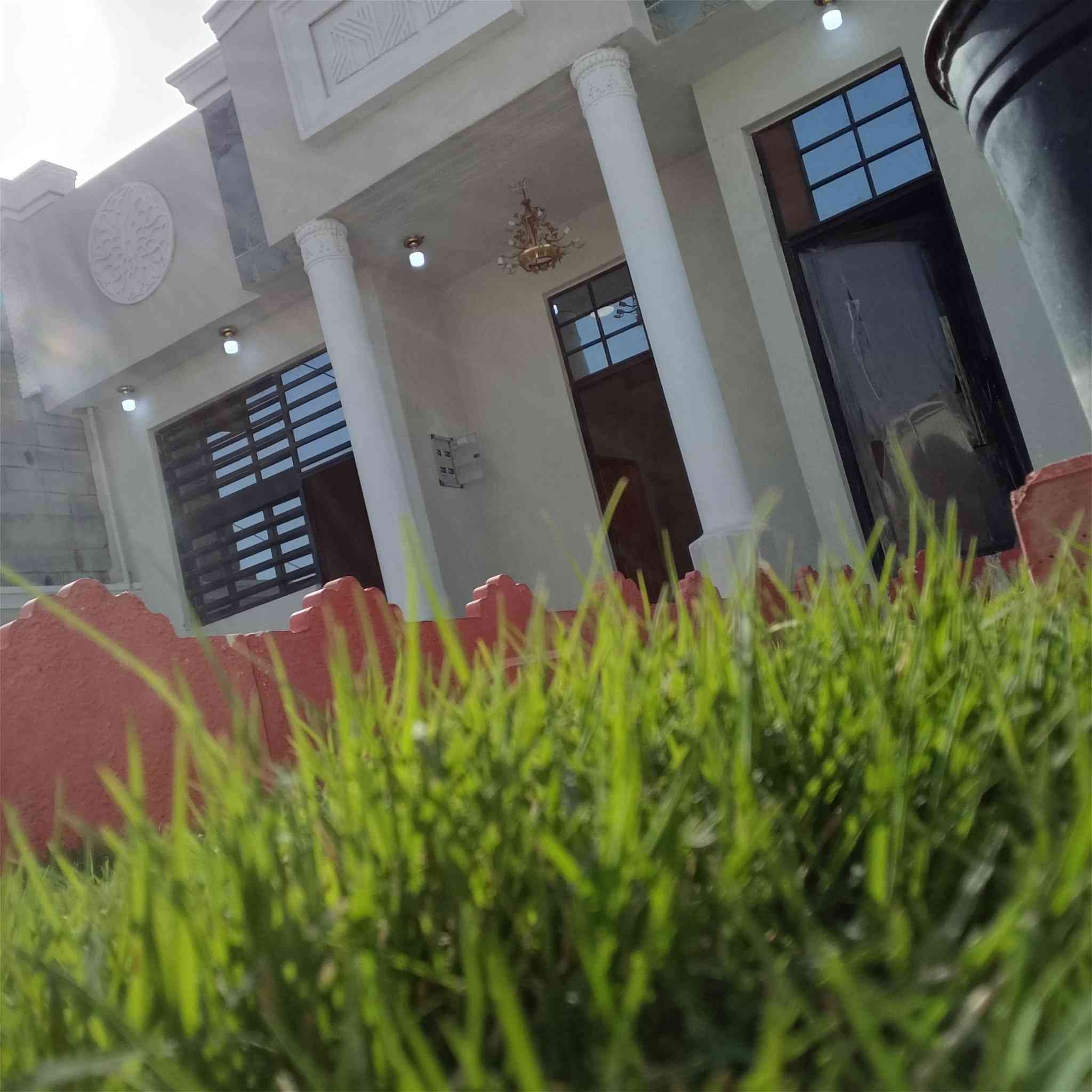 السلام عليكم للبيع طابو زراعي بسم عراقي مكاتبه ونسخه من طابو وكاله بسمك بحمدان  مقابيل صناعيه قريبه على المركز لبيت جاهز تسليم مفتاح بناء جديد المساحا 240 الشارع 10متر السعر 88وبيه مجال المو شراي رجاءن لا يجي يشوف ويروح شراي تعال بنيه صافيه ليش تعبني وتعبك *********** ابو لبيت مباشر
