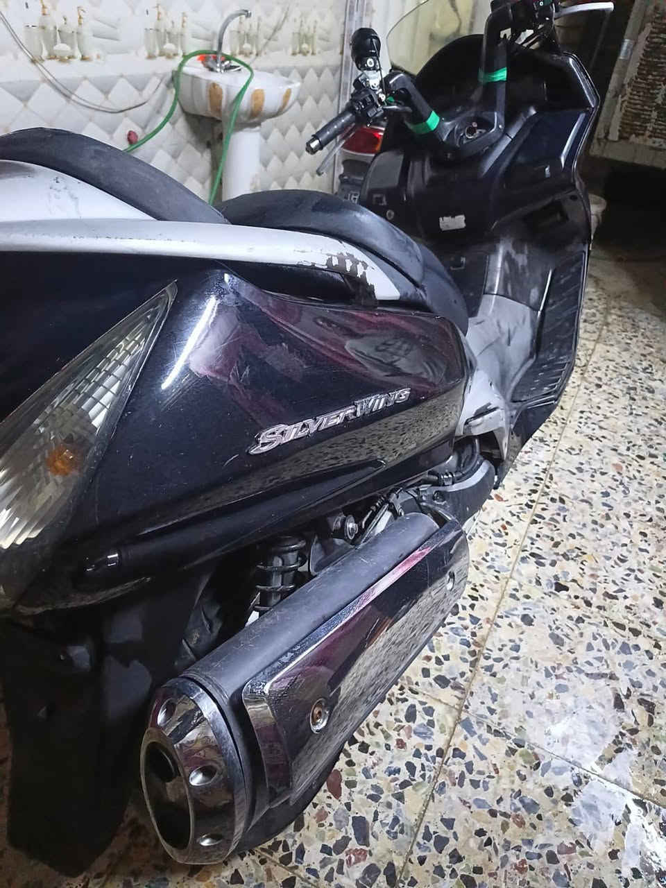 دراجه سلفر ونج مكينه مكفوله اني اكفله وبيها نواقص بصيطه ومصبوغه جماليه وسعره 12وبيها مجال حك الجيه 
***********
