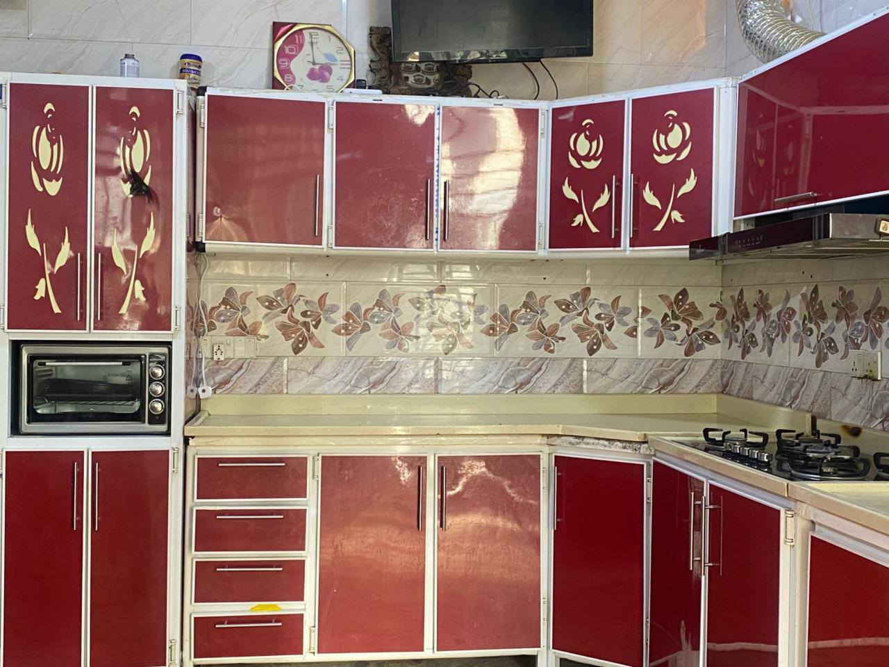 سلام عليكم 
كاونتر للبيع تزكام مستعمل قليل 
مع الطباخ و الاوفن و السله و المرمر 
للاستفسار و الاتصال على رقم الواتساب ***********
