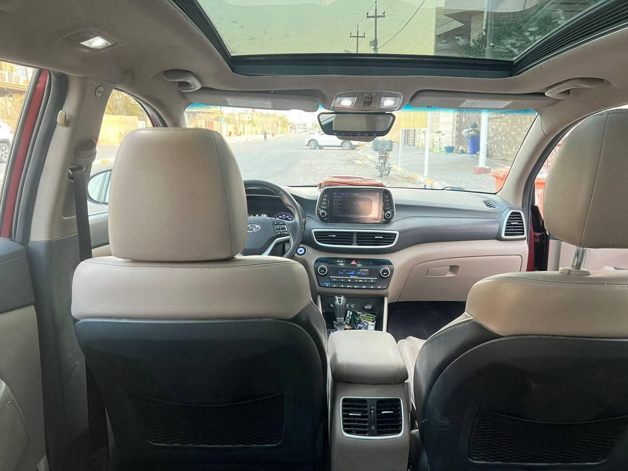 سلام عليكم
توسان19وارد ضررها جهه سايق (ابيع حزام)

نواعها هاترك حجم المحرك 2400cc

سياره فول كلش مو كلام وبس 

 هاي فول فول صدك الصدك

سياره باسمي ورقم واسط 

ماشيه 180 

مكانها واسط ب واسط 

صدر جديد دبلات جدد فيتم جديده باتري جديد 

 مسويلها ادامه قبل فتره من زمان 

سعرها 150
***********
